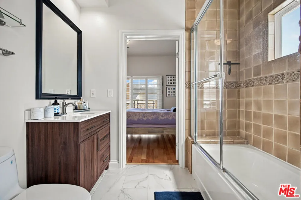 11840 Dorothy Street #302 Los Angeles, CA 90049