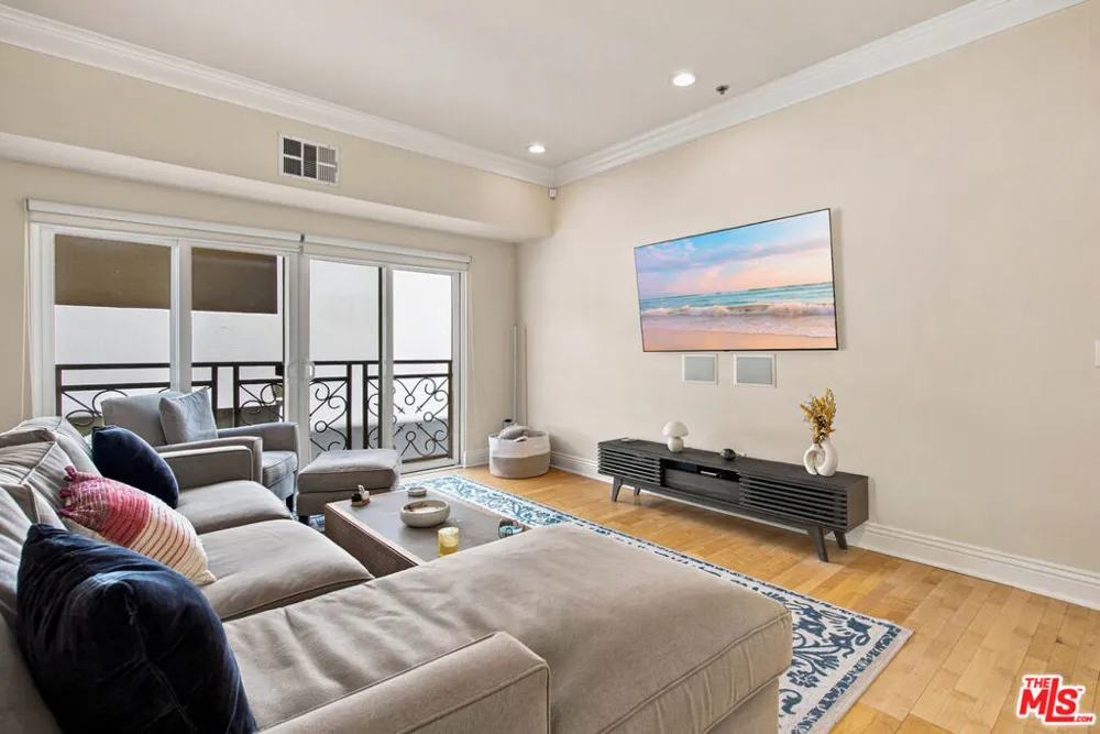 11840 Dorothy Street #302 Los Angeles, CA 90049