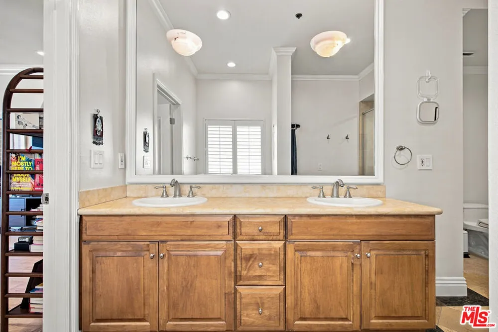 11840 Dorothy Street #302 Los Angeles, CA 90049