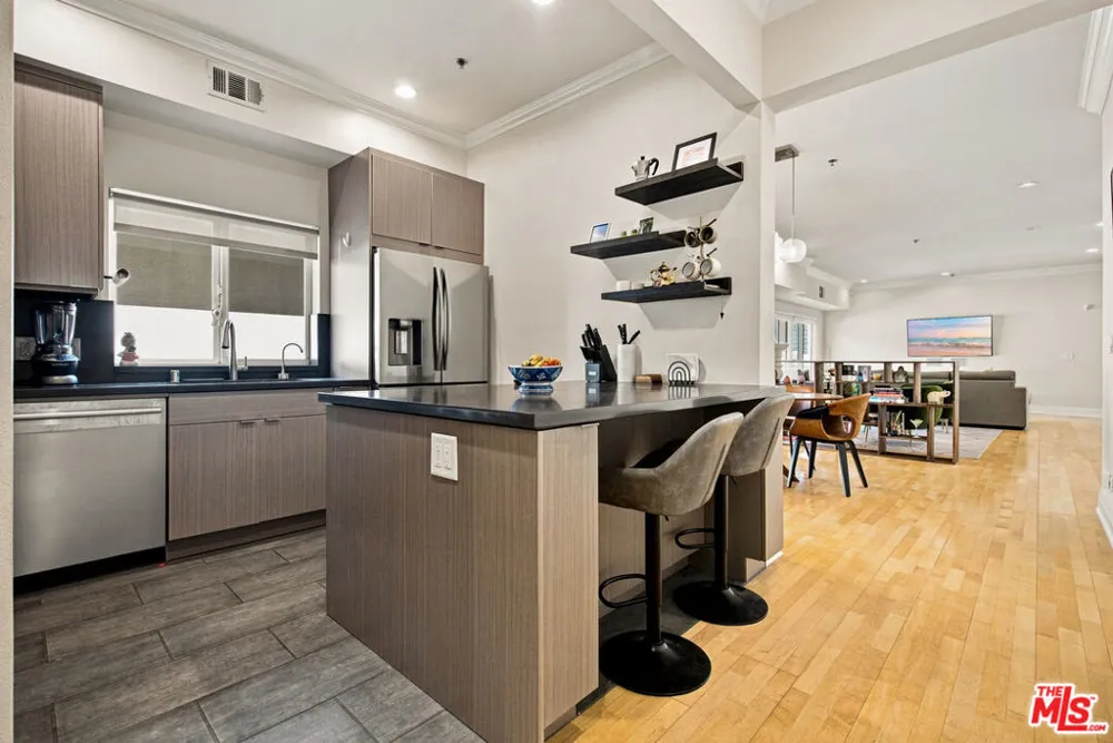 11840 Dorothy Street #302 Los Angeles, CA 90049