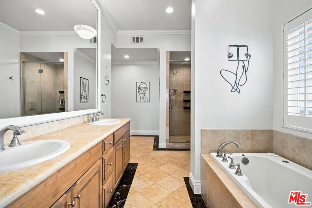 11840 Dorothy Street #302 Los Angeles, CA 90049