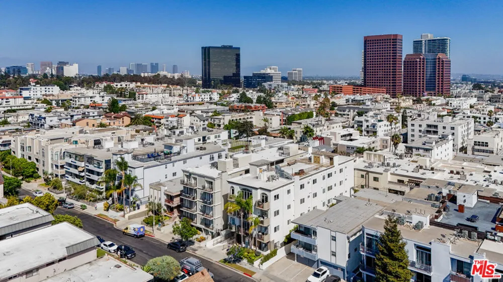 11840 Dorothy Street #302 Los Angeles, CA 90049