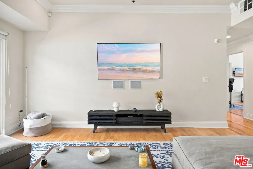 11840 Dorothy Street #302 Los Angeles, CA 90049