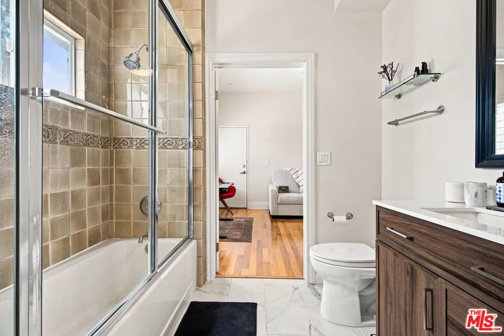 11840 Dorothy Street #302 Los Angeles, CA 90049