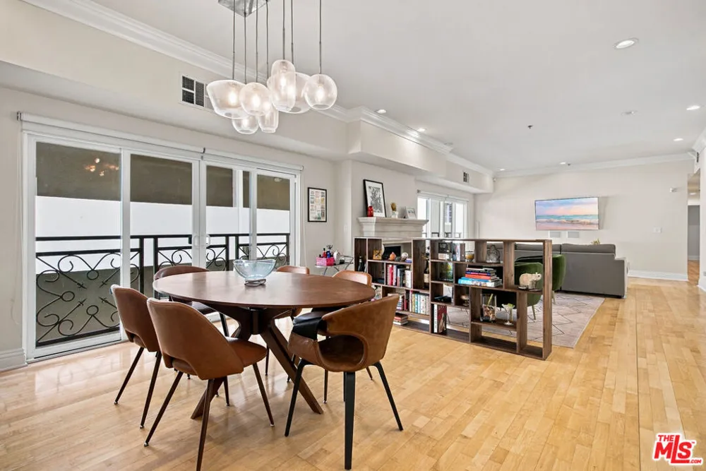 11840 Dorothy Street #302 Los Angeles, CA 90049