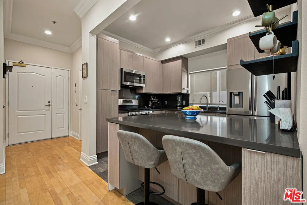 11840 Dorothy Street #302 Los Angeles, CA 90049