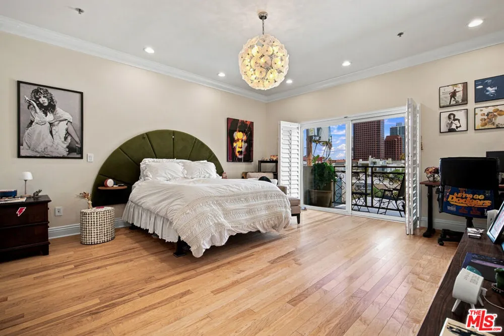 11840 Dorothy Street #302 Los Angeles, CA 90049