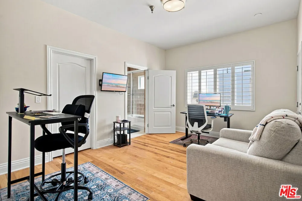 11840 Dorothy Street #302 Los Angeles, CA 90049
