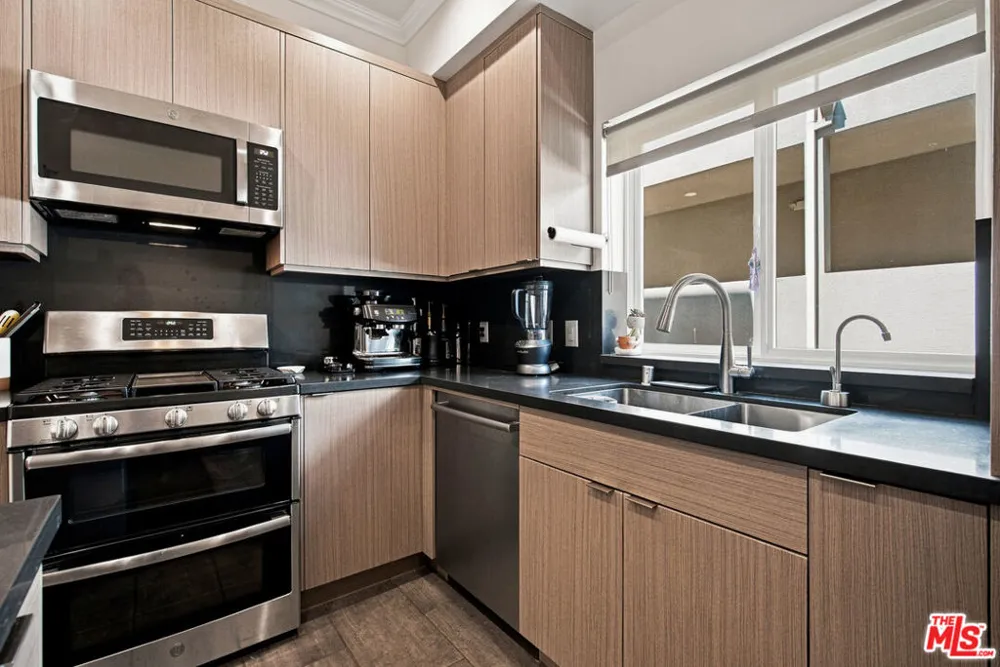 11840 Dorothy Street #302 Los Angeles, CA 90049