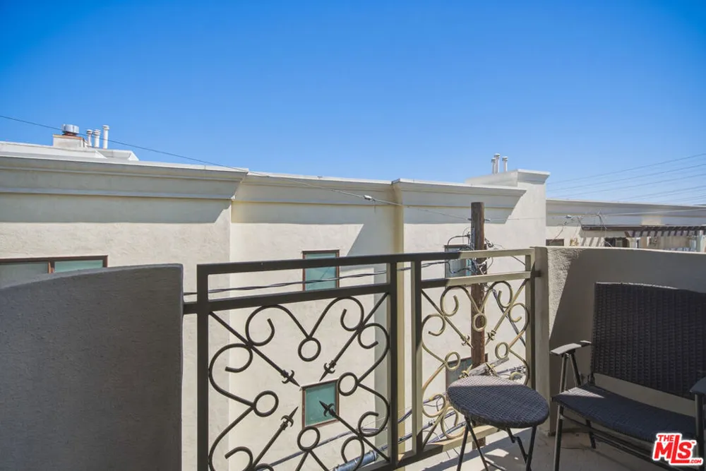 11840 Dorothy Street #302 Los Angeles, CA 90049
