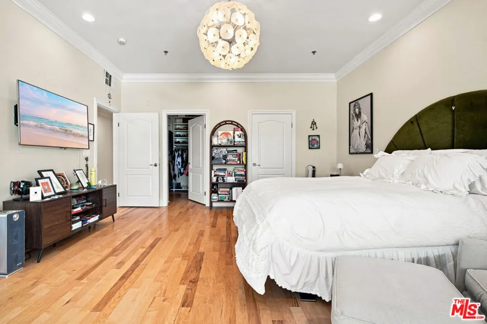 11840 Dorothy Street #302 Los Angeles, CA 90049
