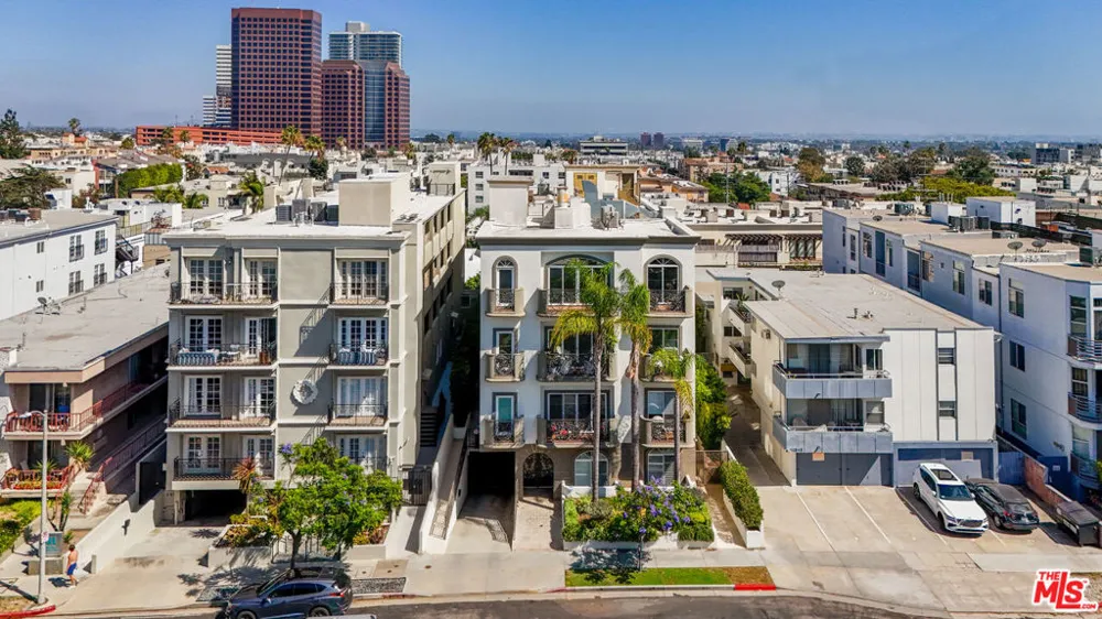 11840 Dorothy Street #302 Los Angeles, CA 90049
