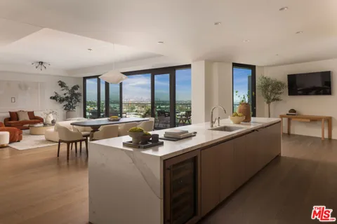 8420 W Sunset Boulevard #702