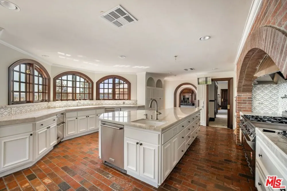 25045 Jim Bridger Road Hidden Hills, CA 91302