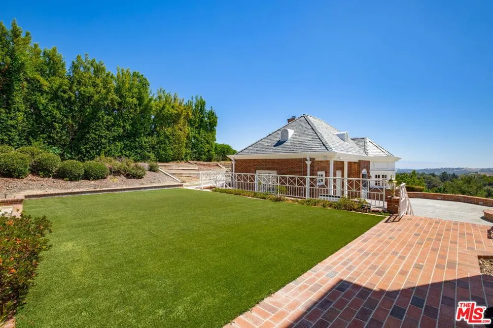 25045 Jim Bridger Road Hidden Hills, CA 91302