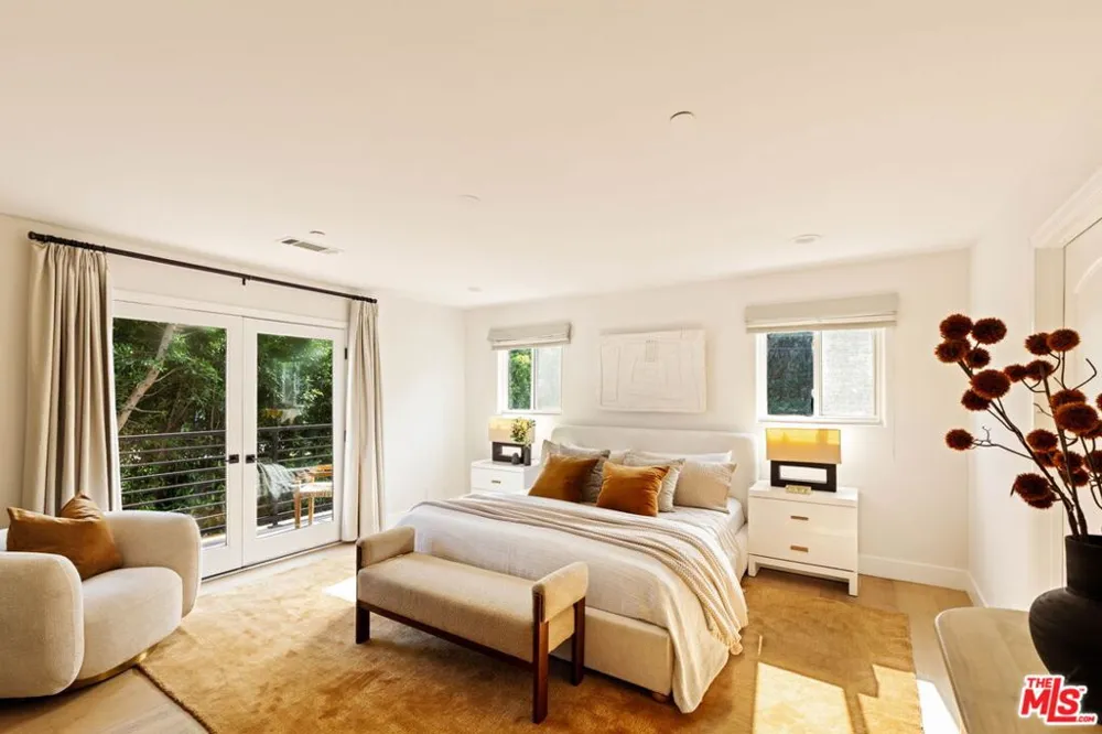 825 Huntley West Hollywood, CA 90069