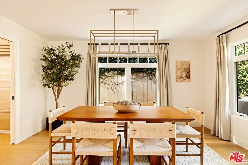 825 Huntley West Hollywood, CA 90069