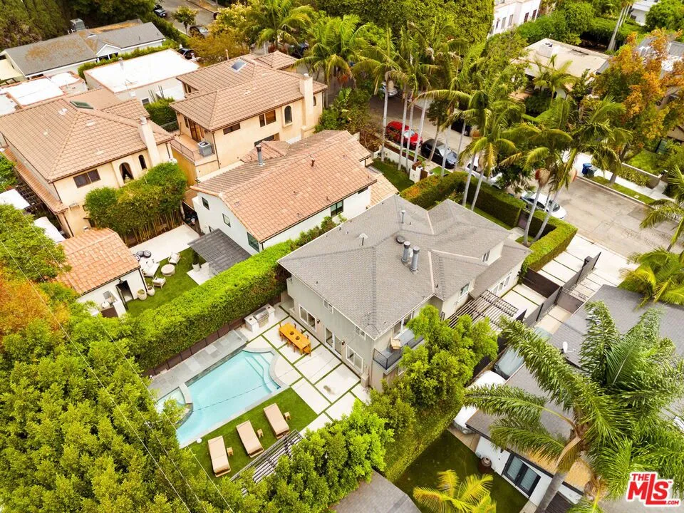 825 Huntley West Hollywood, CA 90069