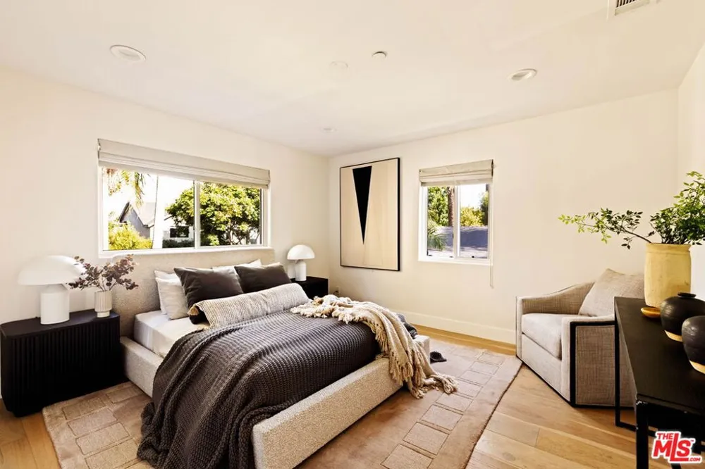 825 Huntley West Hollywood, CA 90069
