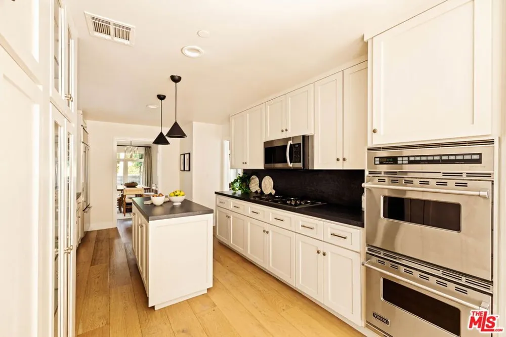 825 Huntley West Hollywood, CA 90069