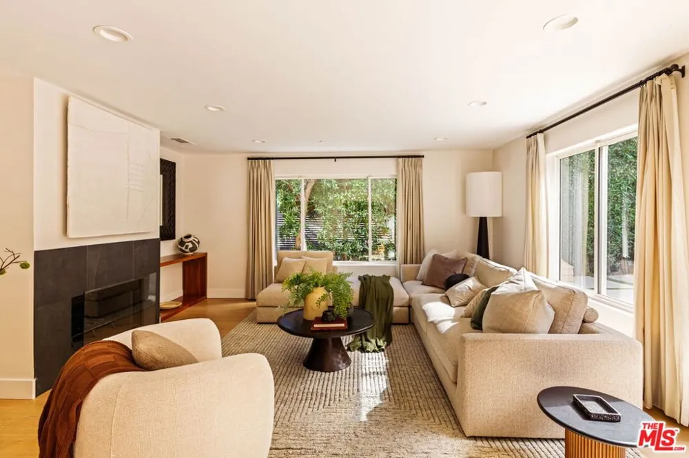 825 Huntley West Hollywood, CA 90069