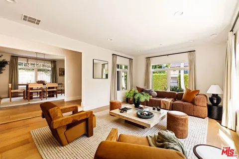 825 Huntley