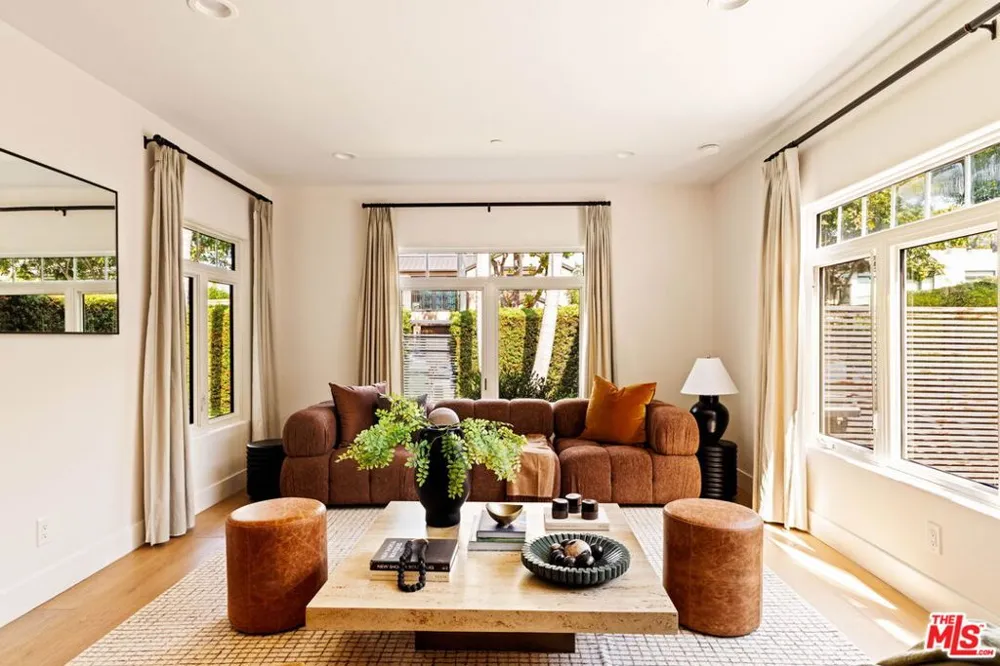 825 Huntley West Hollywood, CA 90069