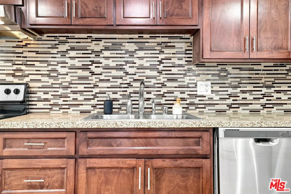 7270 Hillside Ave #205 Los Angeles, CA 90046