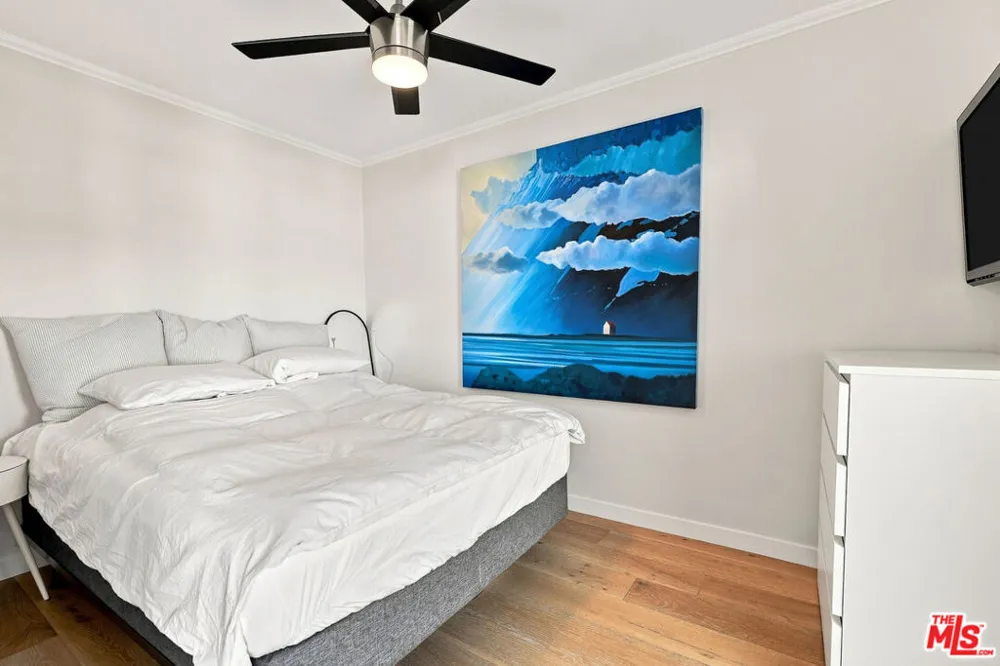 7270 Hillside Ave #205 Los Angeles, CA 90046