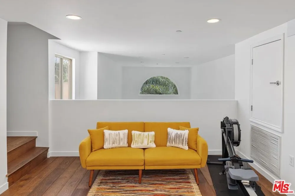 1319 Detroit Street #PH1 Los Angeles, CA 90046