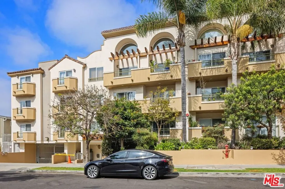 1319 Detroit Street #PH1 Los Angeles, CA 90046