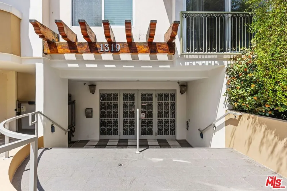 1319 Detroit Street #PH1 Los Angeles, CA 90046