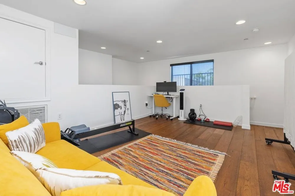 1319 Detroit Street #PH1 Los Angeles, CA 90046