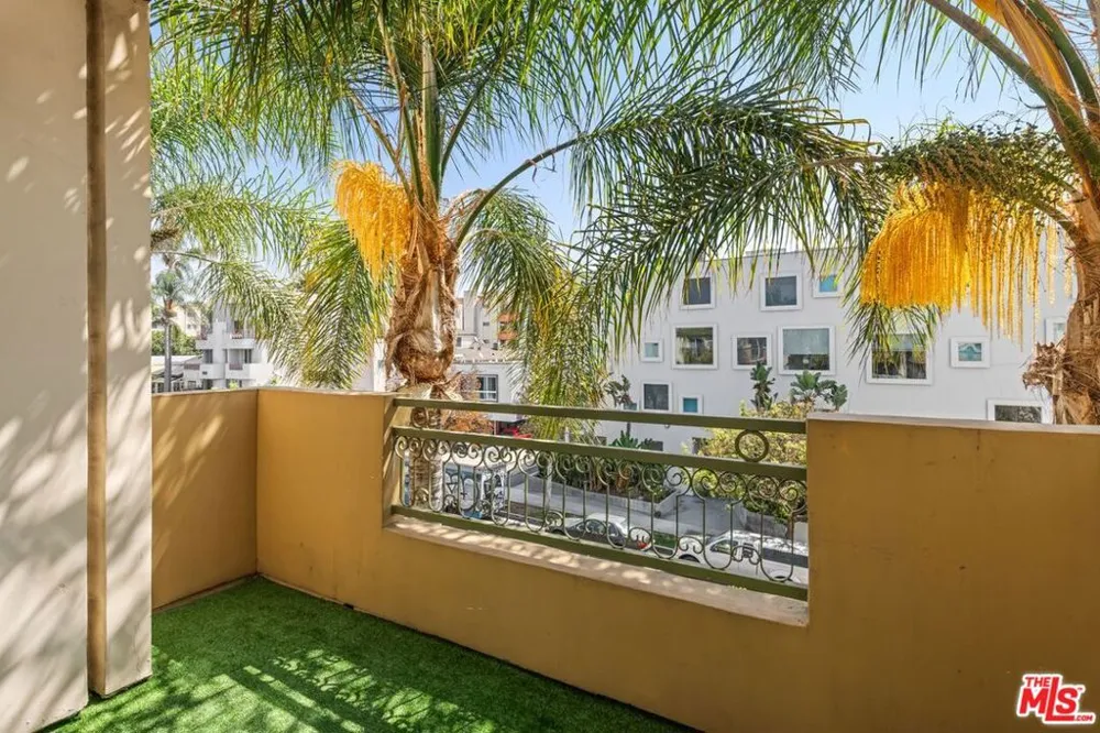 1319 Detroit Street #PH1 Los Angeles, CA 90046