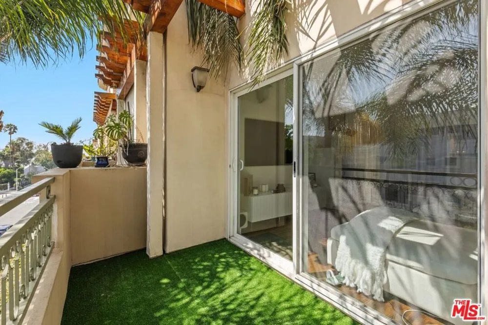 1319 Detroit Street #PH1 Los Angeles, CA 90046