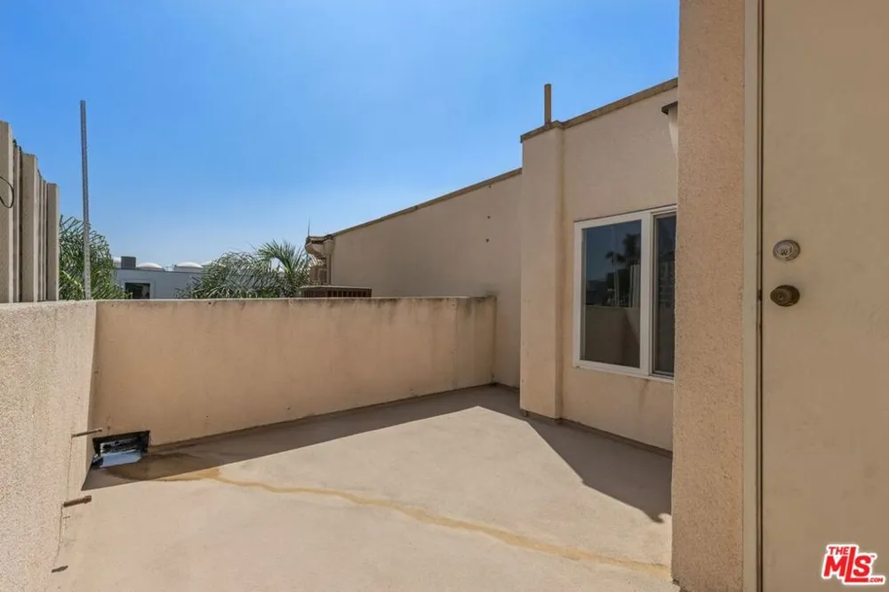 1319 Detroit Street #PH1 Los Angeles, CA 90046