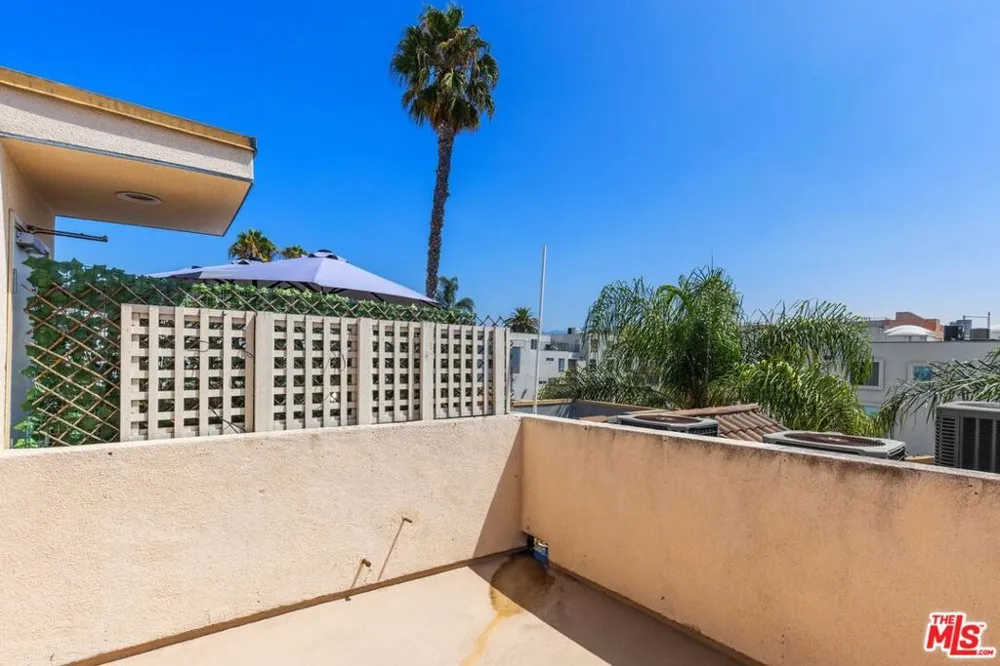 1319 Detroit Street #PH1 Los Angeles, CA 90046