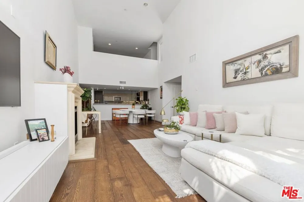 1319 Detroit Street #PH1 Los Angeles, CA 90046
