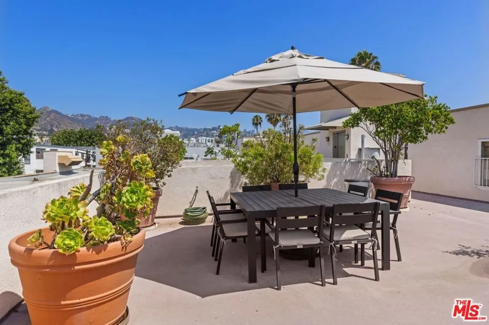 1319 Detroit Street #PH1 Los Angeles, CA 90046