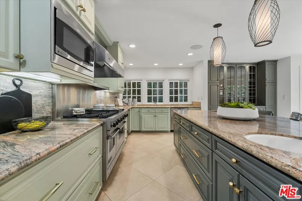 3171 Abington Drive Los Angeles, CA 90210