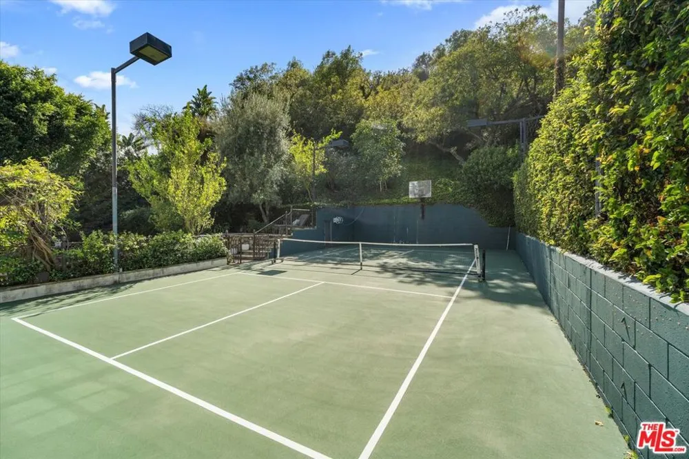 3171 Abington Drive Los Angeles, CA 90210