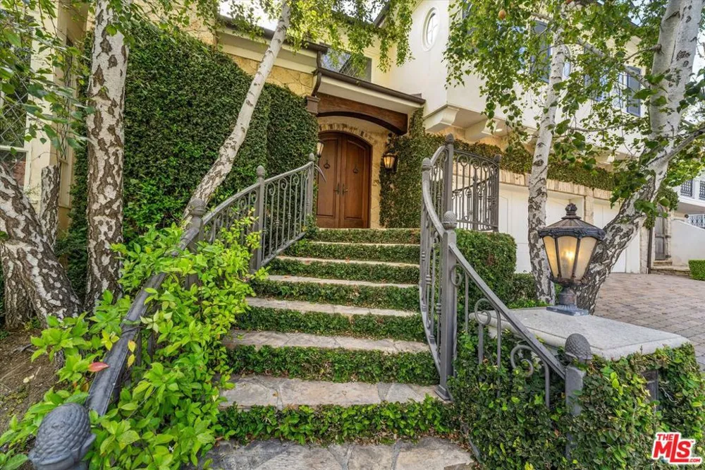 3171 Abington Drive Los Angeles, CA 90210