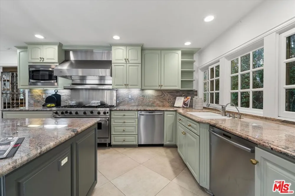 3171 Abington Drive Los Angeles, CA 90210