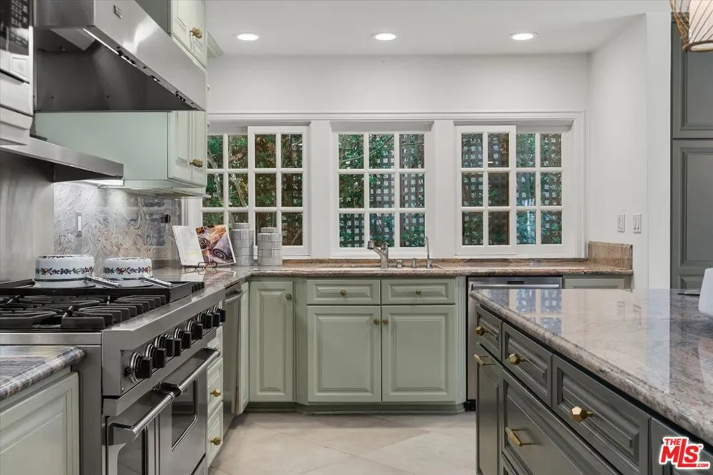 3171 Abington Drive Los Angeles, CA 90210