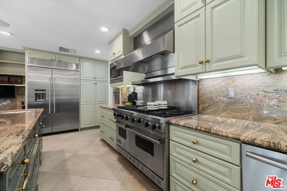 3171 Abington Drive Los Angeles, CA 90210