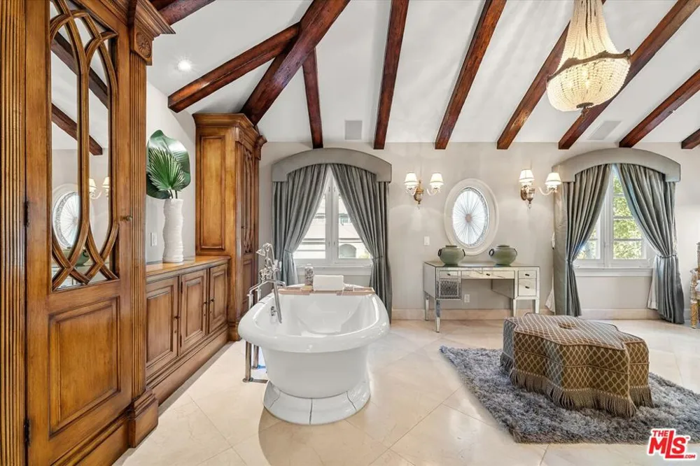 3171 Abington Drive Los Angeles, CA 90210