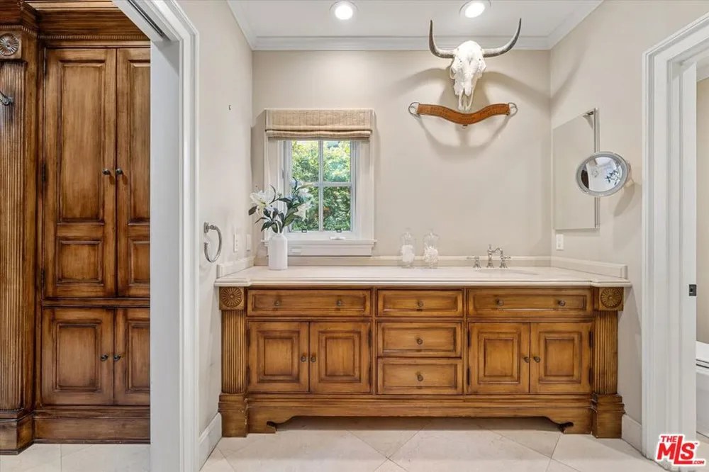 3171 Abington Drive Los Angeles, CA 90210
