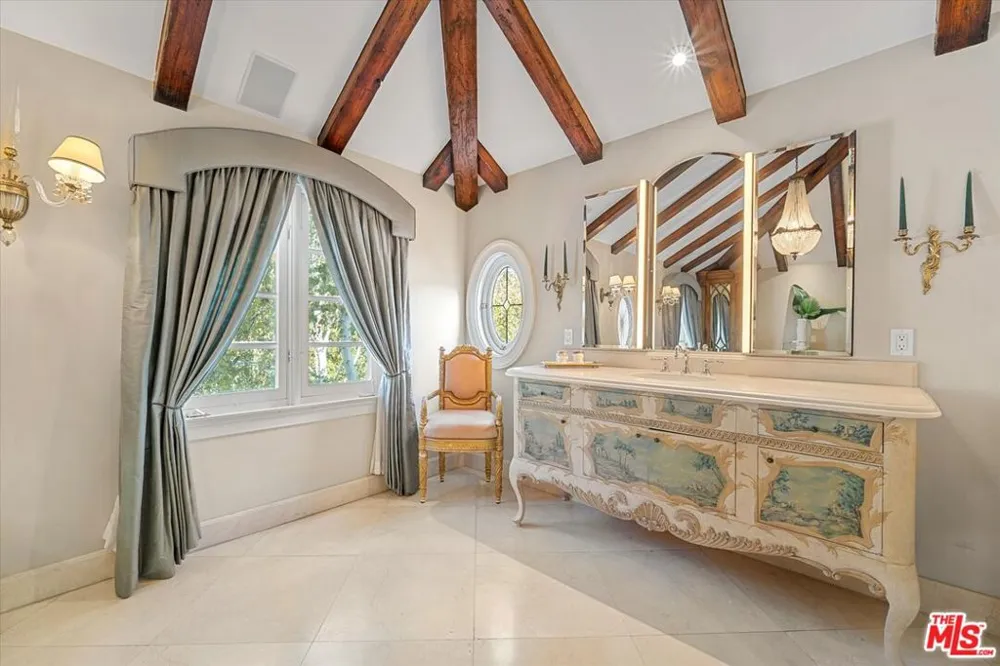 3171 Abington Drive Los Angeles, CA 90210