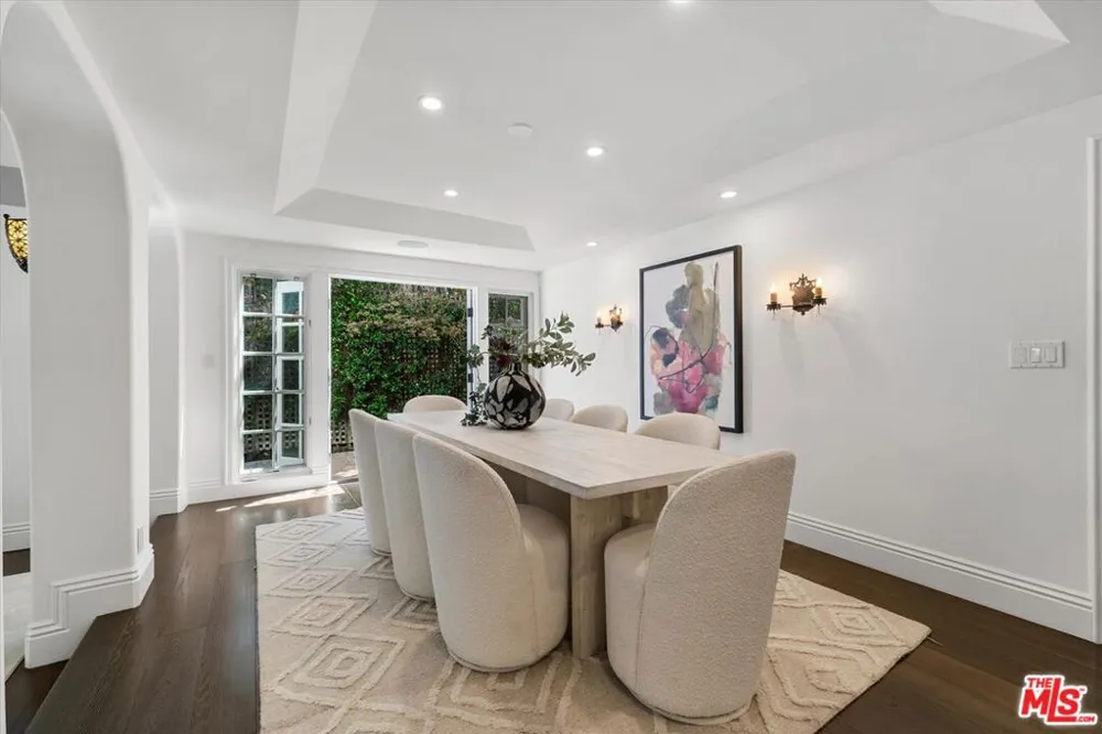 3171 Abington Drive Los Angeles, CA 90210