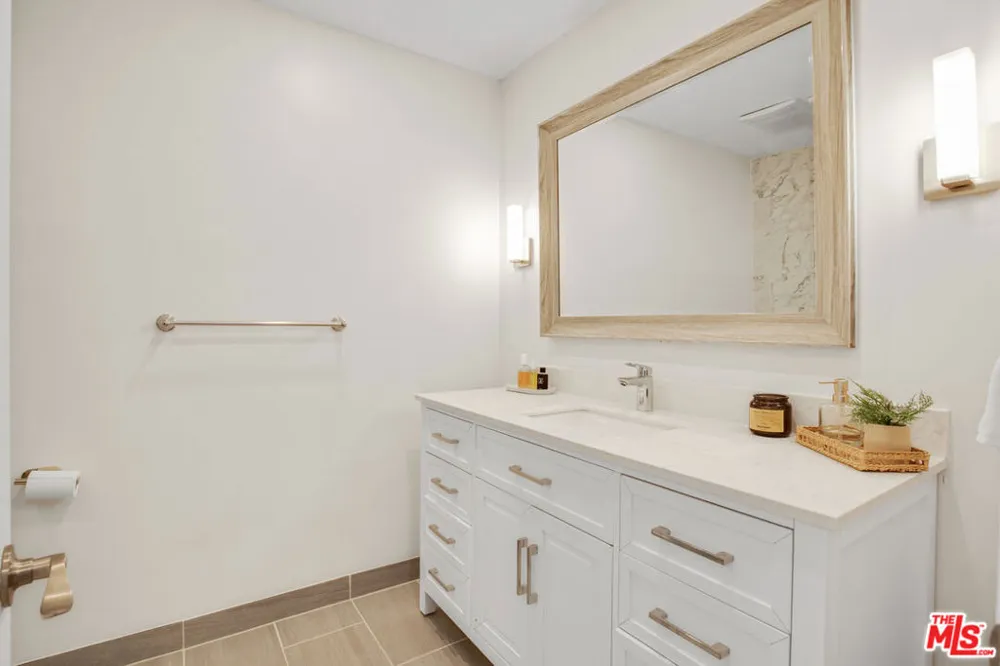8490 Fountain Avenue #203 West Hollywood, CA 90069